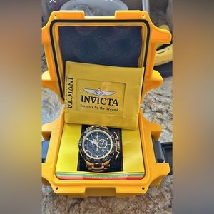 Invicta Subaqua w/ Yellow Dive Case